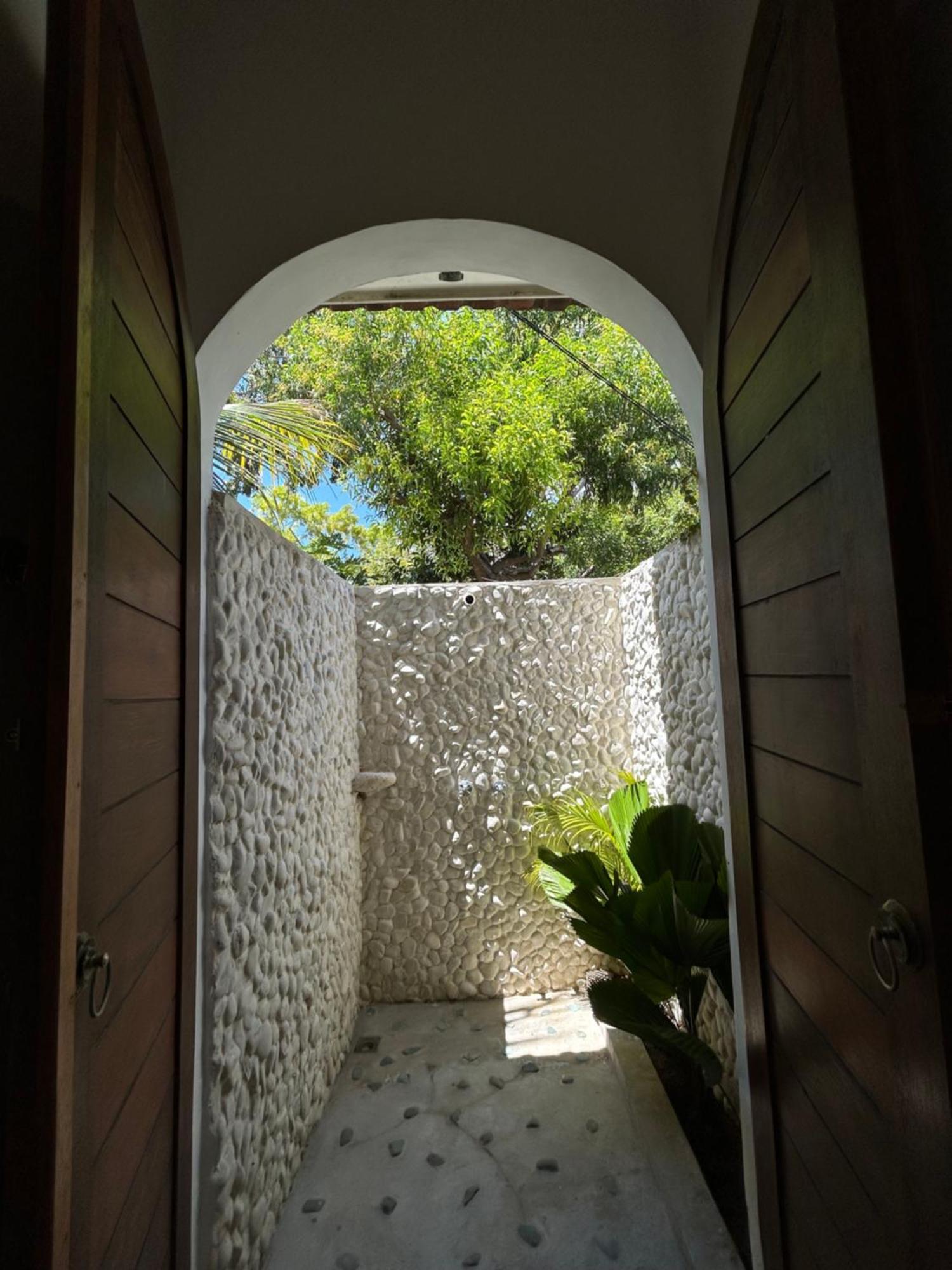 Bed and Breakfast La Kreyiol Uluwatu Exterior foto